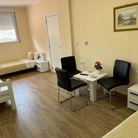 Motel Restoran Sunce Sremska Kamenica Exterior foto