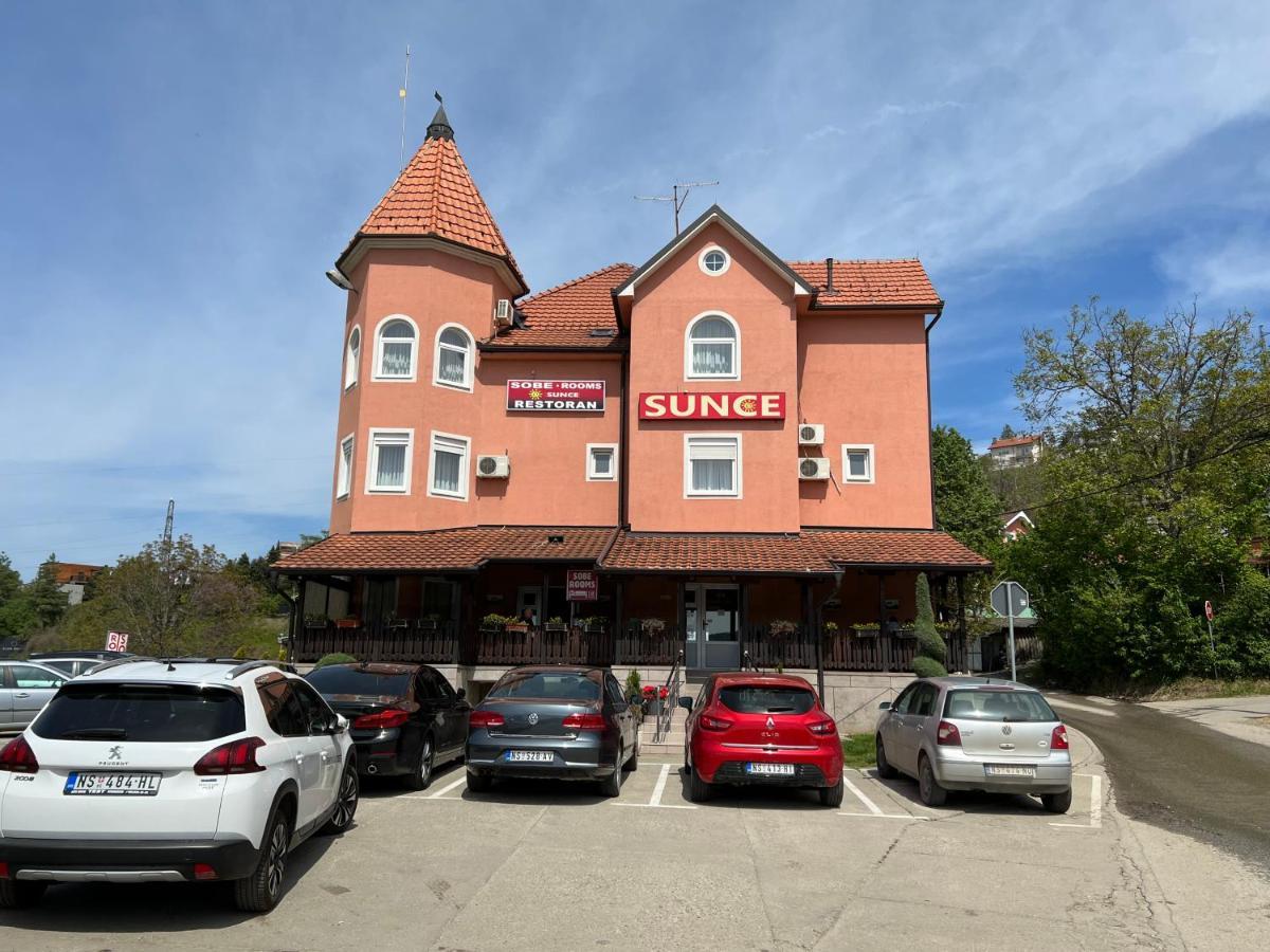 Motel Restoran Sunce Sremska Kamenica Exterior foto