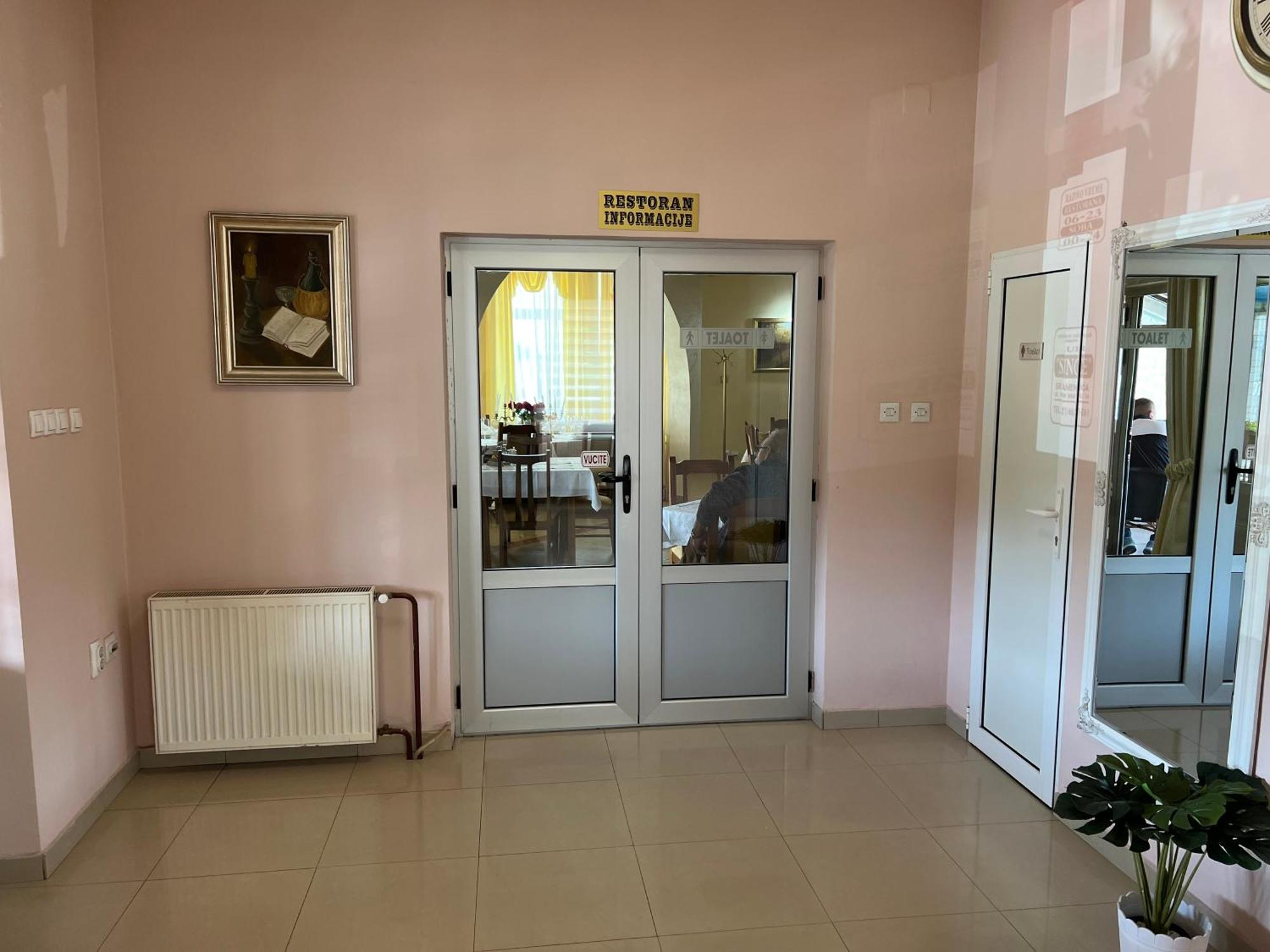 Motel Restoran Sunce Sremska Kamenica Exterior foto